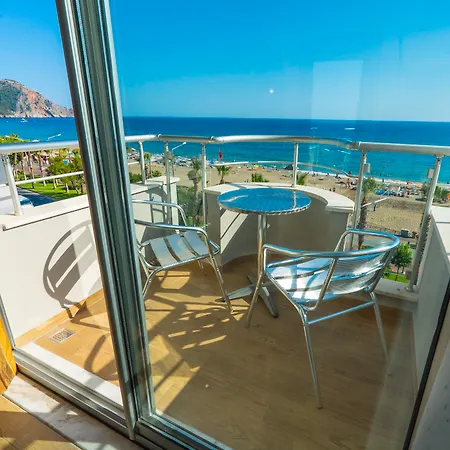 Kleopatra Celine Αλάνια