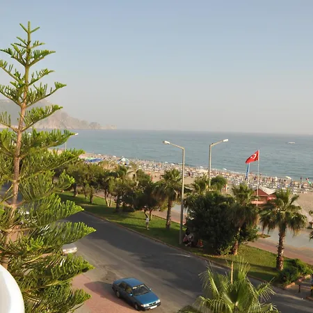 Kleopatra Celine Αλάνια