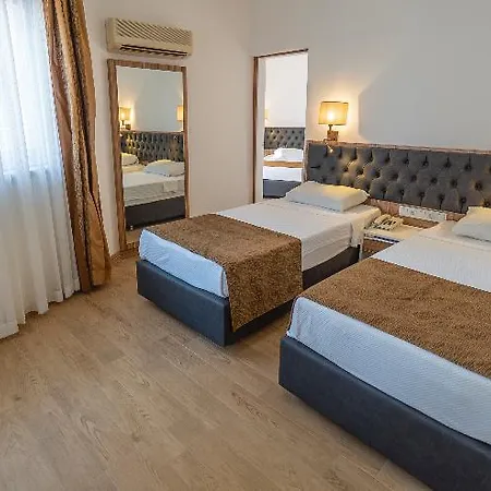 מלון Kleopatra Celine 3*