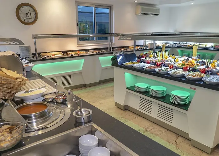 Kleopatra Celine Готель